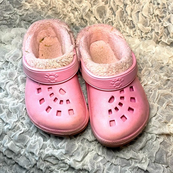 🆑🎉LAST CHANCE!!🎉 Kids Dawgs Clogs - Picture 1 of 8